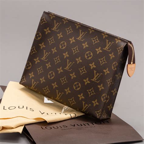 louis vuitton toiletry pouch mens|Meer.